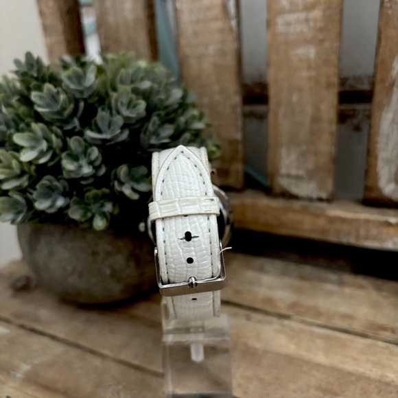 RARE Vintage Hello Kitty Loose Charms  Genuine  By Sanrio Women\'s Watch NEW!